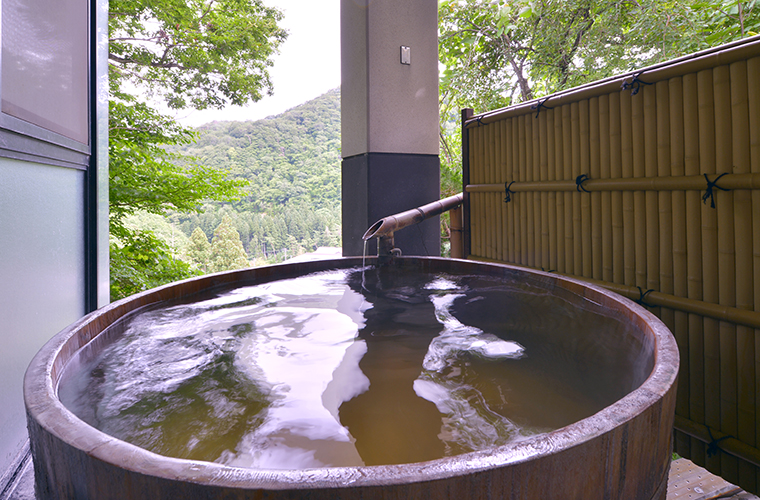 芍薬の湯（露天樽風呂）